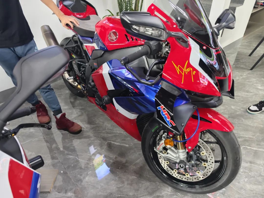HONDA CBR1000RR-R SP 实车鉴赏，本田最强市售赛车！9099|小老婆汽機車資訊網