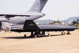 无侦8完全体现身，翼下出现两个大罐子，冲刺到亚轨道都不是问题图片