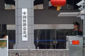 铁路院校专业怎么选？开火车和修火车几字之差坑人，真有编制吗图片