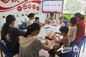 巧手生花 制“扇”至美感受古典文化之韵味图片