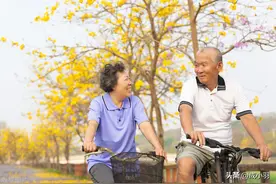 女人60岁后，还需要老伴吗？2个过来人讲述心里话，值得一看图片