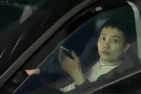 黑龙江男子谎称加班被老婆在车库逮个正着，车窗玻璃反光出卖了他图片