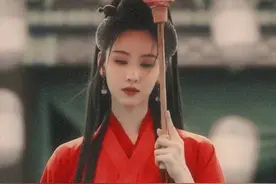 陈都灵长在了审美点上，穿背心配短裤大长腿抢镜，妥妥的灵动少女图片