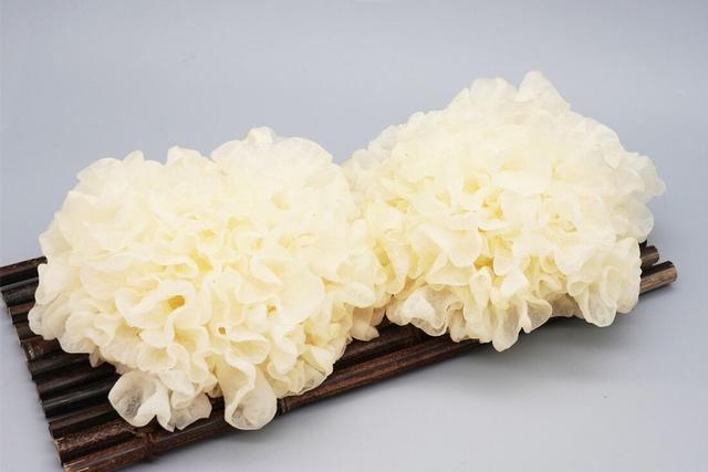 30岁吃胶原蛋白有用吗 2025年30岁吃胶原蛋白有用吗知乎