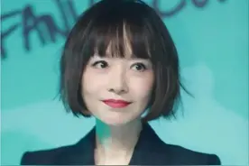 女人过了50岁，尽量别“烫小卷、留直发”！换成这3种发型更时尚图片