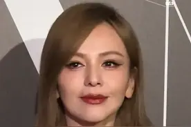 “雪姨”王琳53岁生图状态惊艳，23年前演她女儿的林心如却已显老图片