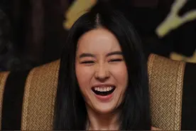 比“牙黄”更可怕的是“牙龈外露”，一笑就破功，很多明星都中招图片
