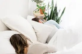 睡不够都是因为老公？英国研究：女性睡眠品质下滑的真凶图片