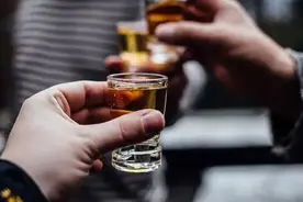 都说酒水直播水深，为什么明星网红们还是前赴后继？图片