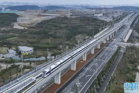 多图直击！航拍贵阳轨道交通S1线图片