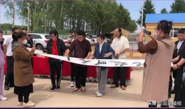 《关爱乡村儿童教育成长公益活动》浅记书画家盖洪才捐赠书画