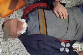争分夺秒！苏州护士地铁上救人图片