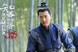 赵丽颖儿子罕露面，白色T恤配黑色短裤，乖巧可爱像妈妈图片