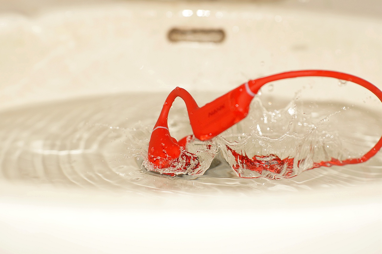 明星同款可以泡泳池的耳机不想试试吗