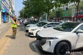 收费停车位太多？『看齐』暗访图片