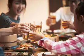 孩子长期喝饮料有危害、我们怎样才能让孩子喜欢上喝水？图片