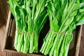 春天，遇这菜别手软，多囤些！焯水后放冰箱，从春吃到秋，特省事图片