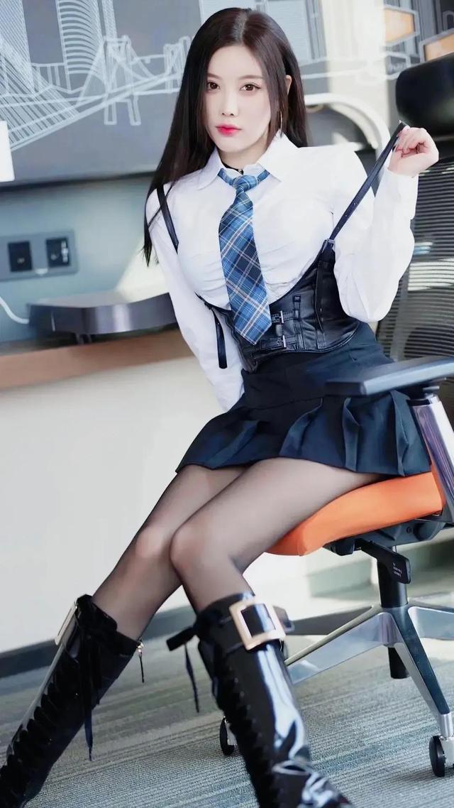 美女真写