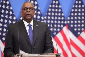 胡萝卜加大棒上演！美国狂妄自大，一边打压中国一边邀中会谈图片