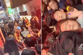 首尔梨泰院窄巷第一视角曝光！男子被挤到“头歪眼神死”表情痛苦图片