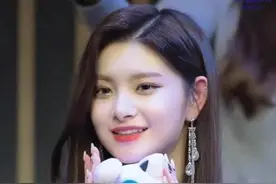 中国女星拒下跪，却遭韩网民疯狂辱骂！女艺人：只对天地父母下跪图片