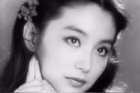 林青霞：为丑老公生下两个女儿后，他把13岁的私生子领进门了图片