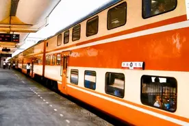 回忆杀！双层火车你还记得吗？（附列车运行时刻表）图片