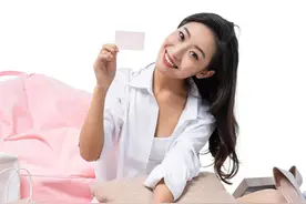 怎样将银行卡里的钱转到微信里，好多老年人都不会，快来学学图片