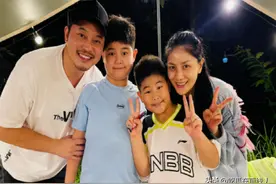 胡可晒全家福！9岁安吉胖到变形，5岁小鱼儿长高变帅不少图片