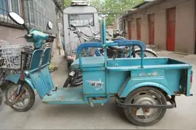 一辆旧的电动三轮车卖多少钱不吃亏？了解市场行情，让你心中有数图片