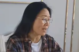 59岁吴琼全家包游艇度假，小15岁老公穿戴奢侈品，一顶帽子近三千图片