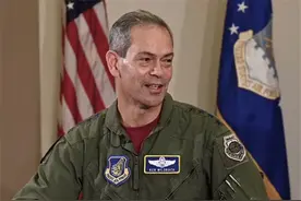 中美隐形战机首次近距离接触，美军评价：他们把歼20飞得相当专业图片