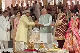 同样是印度首富家孩子，把三人结婚排场放一起对比，差距一目了然图片