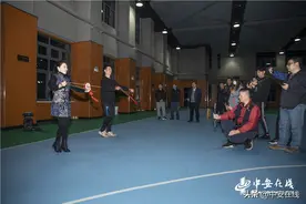 小岗村里学花鼓图片