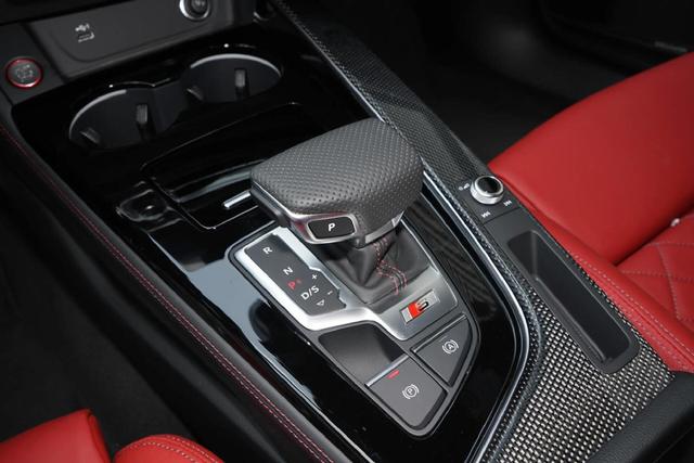适合年轻人的旅行车！纯进口配V6动力，4秒级破百，实拍奥迪S4
