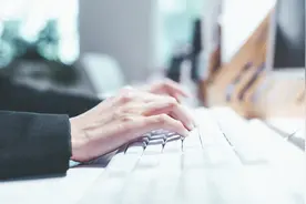 微信可以远程控制电脑，能随时查看电脑上的文档资料，操作简单！图片