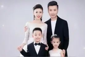 歌手刘和刚庆44岁生日，带儿女去父母家尽孝，身边不见小10岁娇妻图片