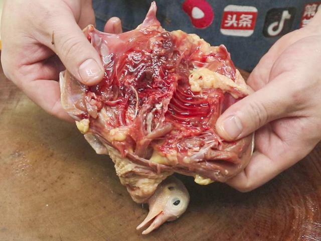 炖鸽子汤放什么最营养 2026年炖鸽子汤放什么最营养可以放花生吗