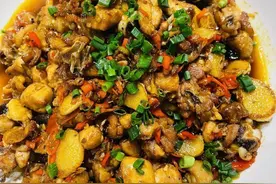 湖北儿媳回湘潭老家，吐槽婆婆做的菜太重口，网友：不吃给我图片