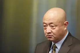 同样是侯耀文的高徒，把陈寒柏与郭德纲放在一起，差距就出来了图片