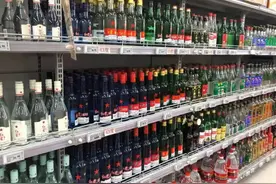 买白酒时，不管便不便宜，瓶身有这“3记号”，都是酒精勾兑酒！图片