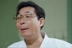 周星驰经典喜剧电影《逃学威龙》系列已经去世的8位演员图片