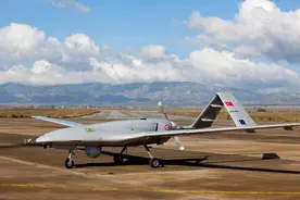 土耳其TB2与中国无人机成队友，强弱并无悬念，巴铁用来组队打印图片