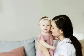 Change the baby 是“换了宝宝”？ 这么翻译吓坏老外！图片