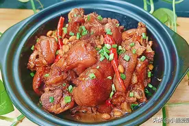 猪蹄简单又好吃的家常做法，肥而不腻，Q弹软烂入味，过年做来吃图片