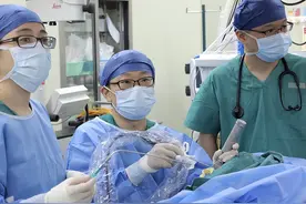 女婴出生后近8个月不能脱离气管插管，历时近两年救治，在复旦儿科医院自主呼吸顺利出院了图片