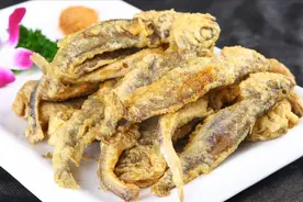 炸小黄鱼，调糊是关键，记住2点，小黄鱼外脆里嫩，香酥不油腻图片