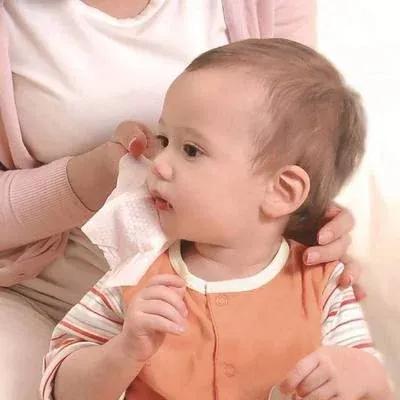 小孩脸上鸡皮肤很严重
