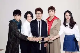 曾舜晞性取向引发关注，曾透露不喜欢女生，早年聊天记录惹争议图片