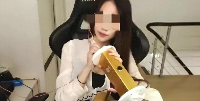 女主播将黄鳝塞入下体只为榜一大哥，连警方都震惊不已！